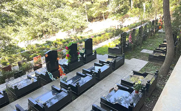 自然之境与人文之魂：九公山名人墓葬艺术的双重表达