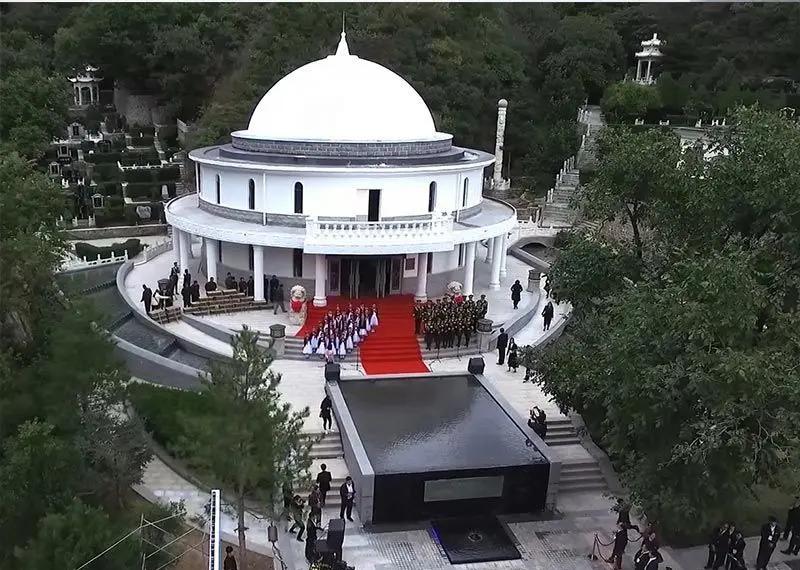 九公山长城纪念林陵园：与名人共眠 镌刻时代的精神丰碑