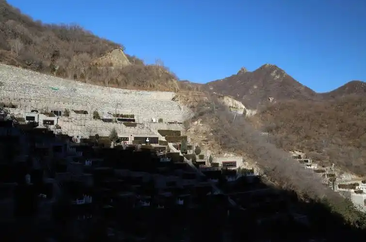 九公山长城纪念林陵
